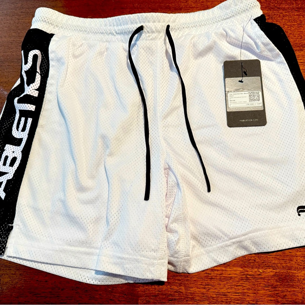 🔥NWT FABLETICS REC MESH SHORTS | size M | white & black | 5” unlined